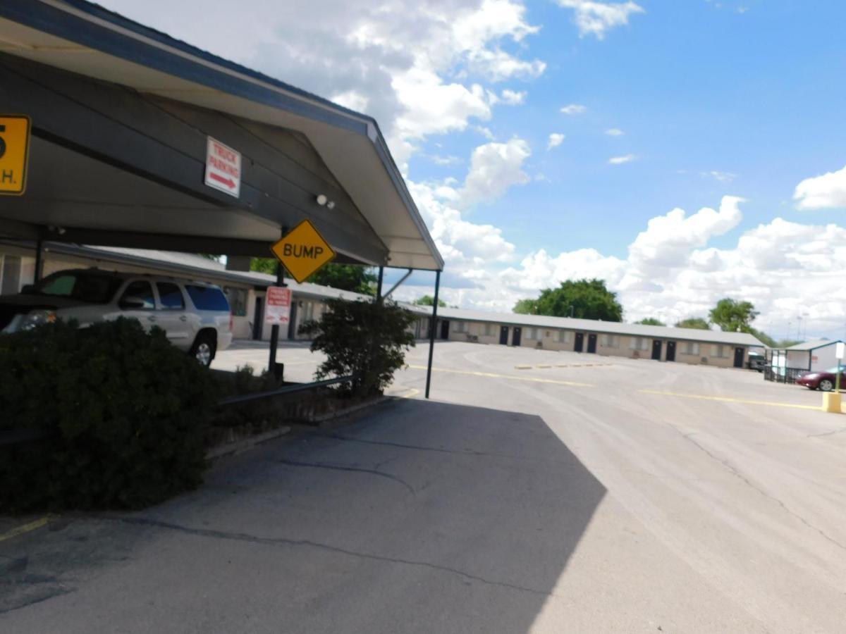 Royal Host Motel 2*